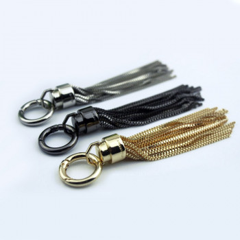 Брелок (подвеска) металлический с карабином Кисточка