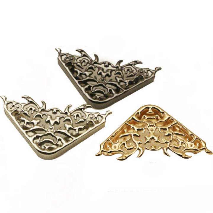 Уголок металлический ажурный для сумок