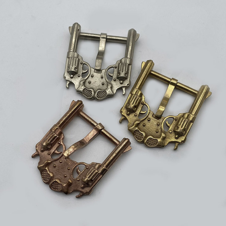 Пряжка для ремня с шипом декоративная 35 мм Револьверы