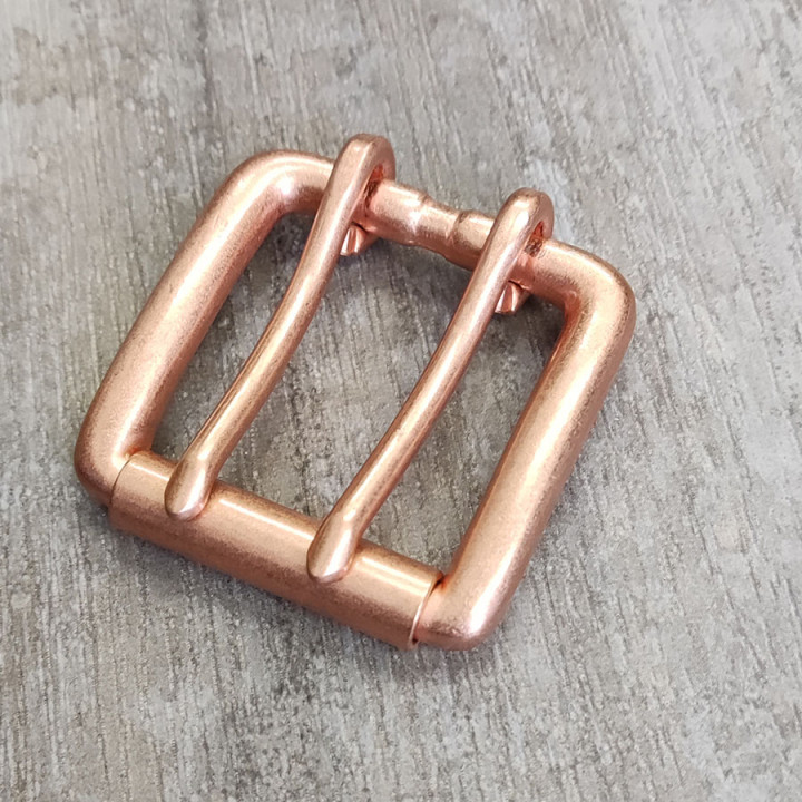 Пряжка 39 мм для ремня медная, с роликом два язычка M689