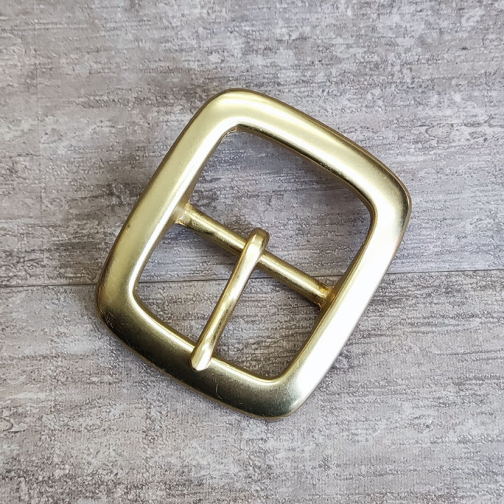 Пряжка 42 мм латунная с перекладиной L-122