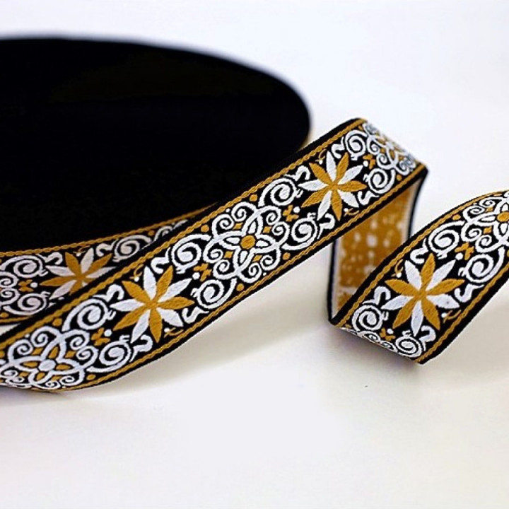 Лента текстильная 38 мм Вышивка Цветы орнамент