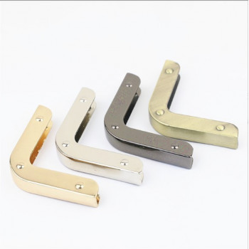 Уголок металлический для сумок P-252