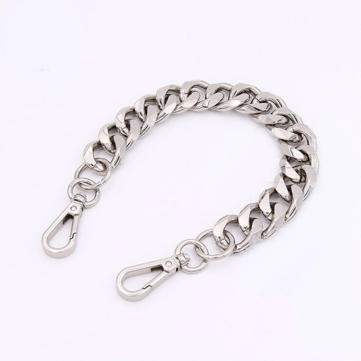 Цепь галантерейная с карабином 38 см / 22 мм