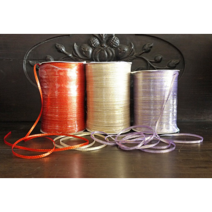 Лента атласная с золотым бордюром 4 мм 