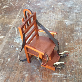 Электрический стул для кукол