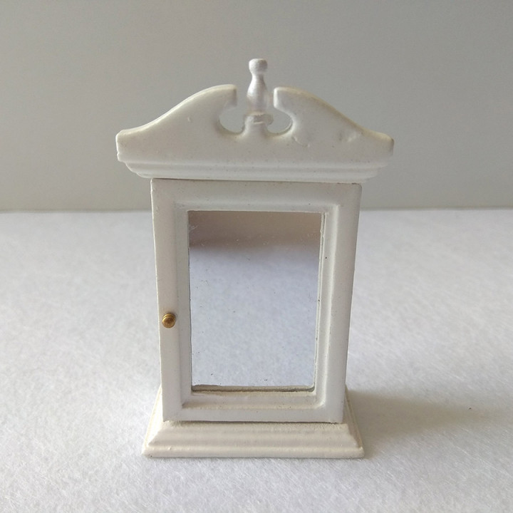 Полка с зеркалом для кукольной ванной