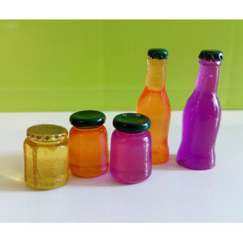 Баночки с джемом и бутылочки с напитками для кукол