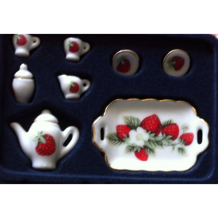 Фарфоровый чайный сервиз для кукол Клубнички на две персоны
