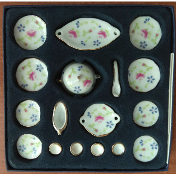 Фарфоровый столовый сервиз для кукол с синими цветами 17 предметов