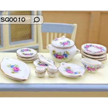 Фарфоровый столовый сервиз для кукол с розами и васильками 17 предметов