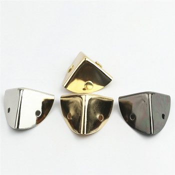 Уголок металлический для сумок 45 мм