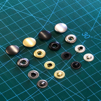 Кнопки пробивные 15 мм YKK латунь